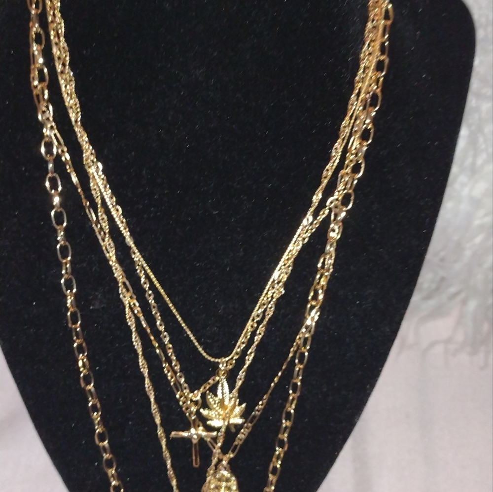 NWOT 5 piece necklaces - Picture 6 of 7
